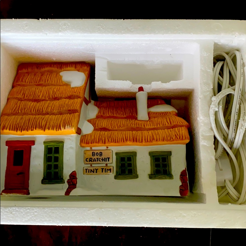 Dept 56 "Cottage Of Bob Cratchit & Tiny Tim" Charles Dickens